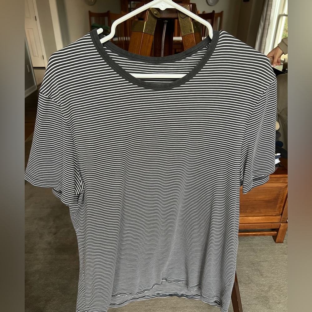 Lululemon t-shirt (Fundamental)